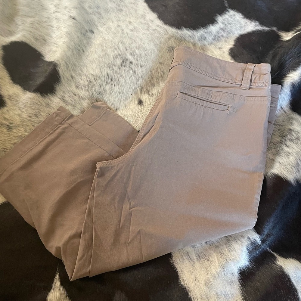 Style & Co Women's Size 18 Dark Khaki capri Pants Business Casual‎ Stretch